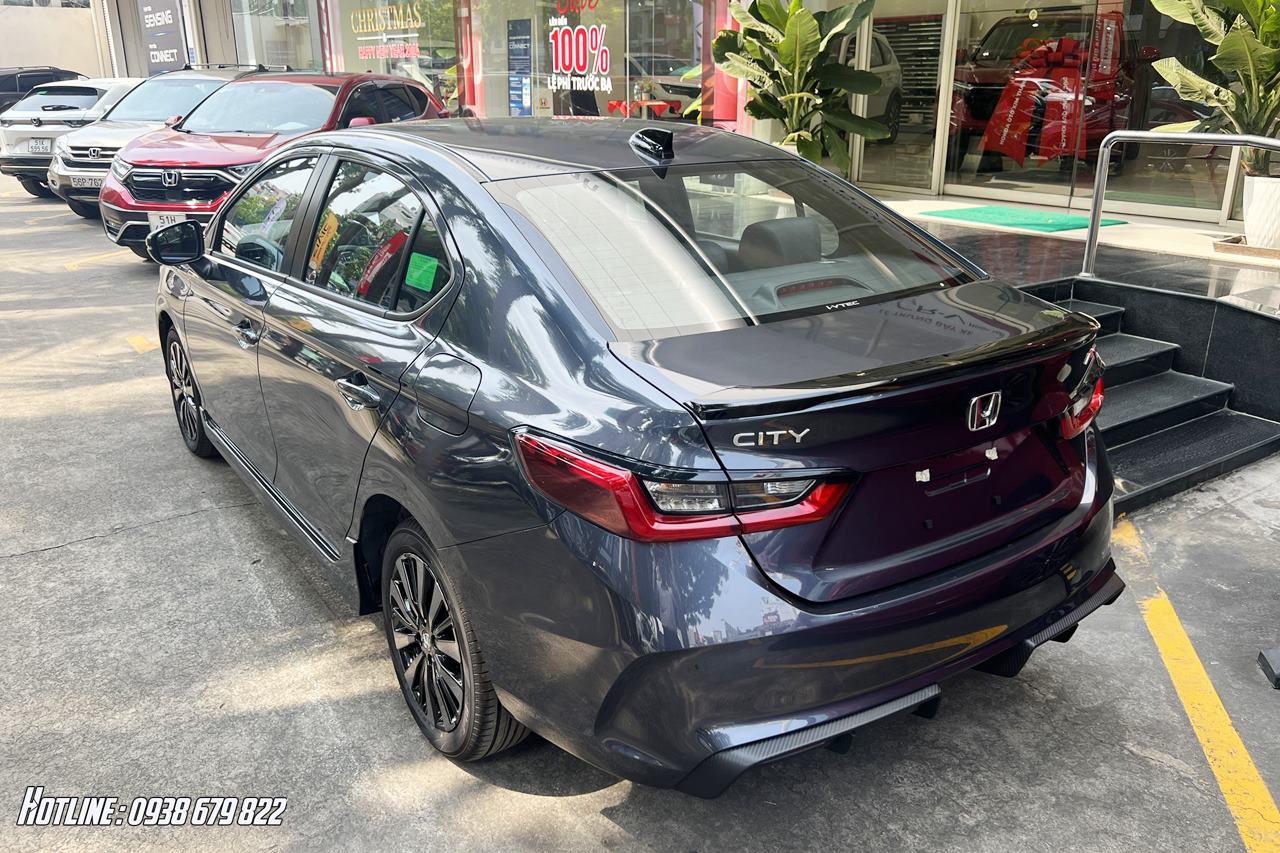 Cạnh đuôi xe Honda màu xám